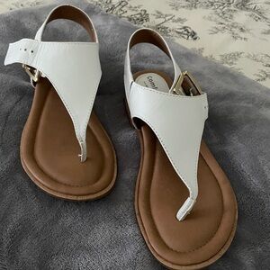 Comforting thong sandal.